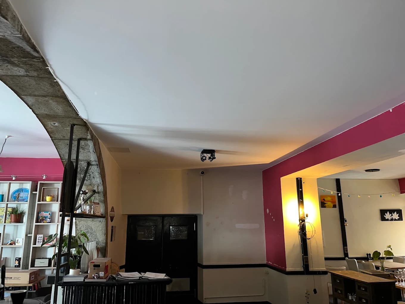 Peinture séjour avec poutres apparentes